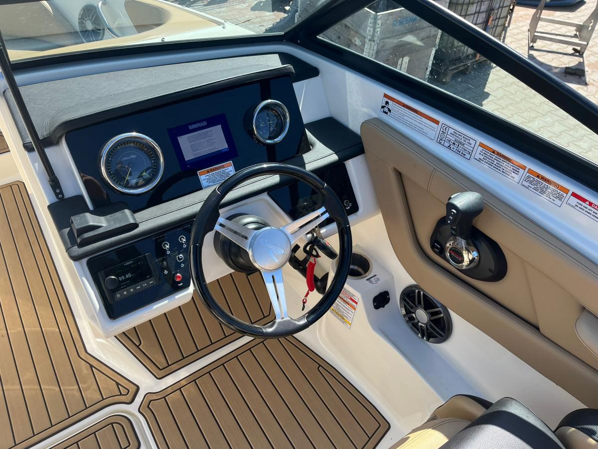 Sea Ray 210 SPX Outboard