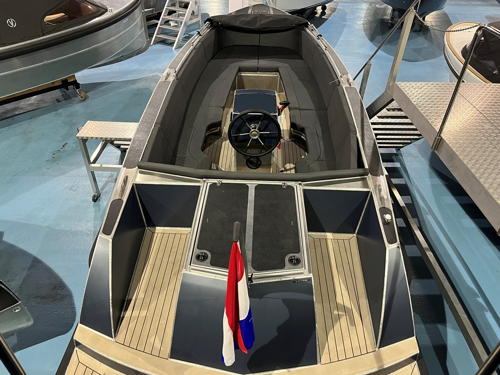 Van Vossen Tender 777 met Honda 150 pk