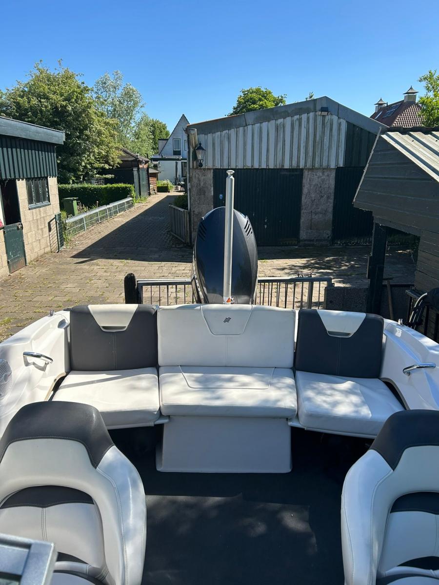 Four Winns H180 outboard