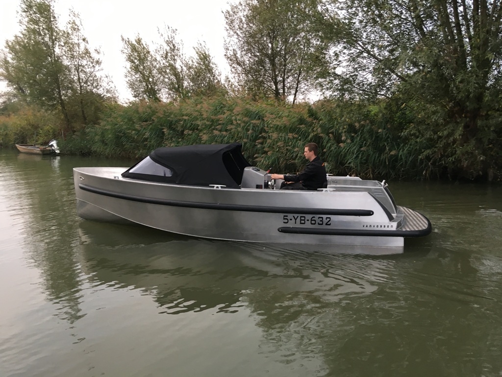 Van Vossen VanVossen Tender 600 (sport)