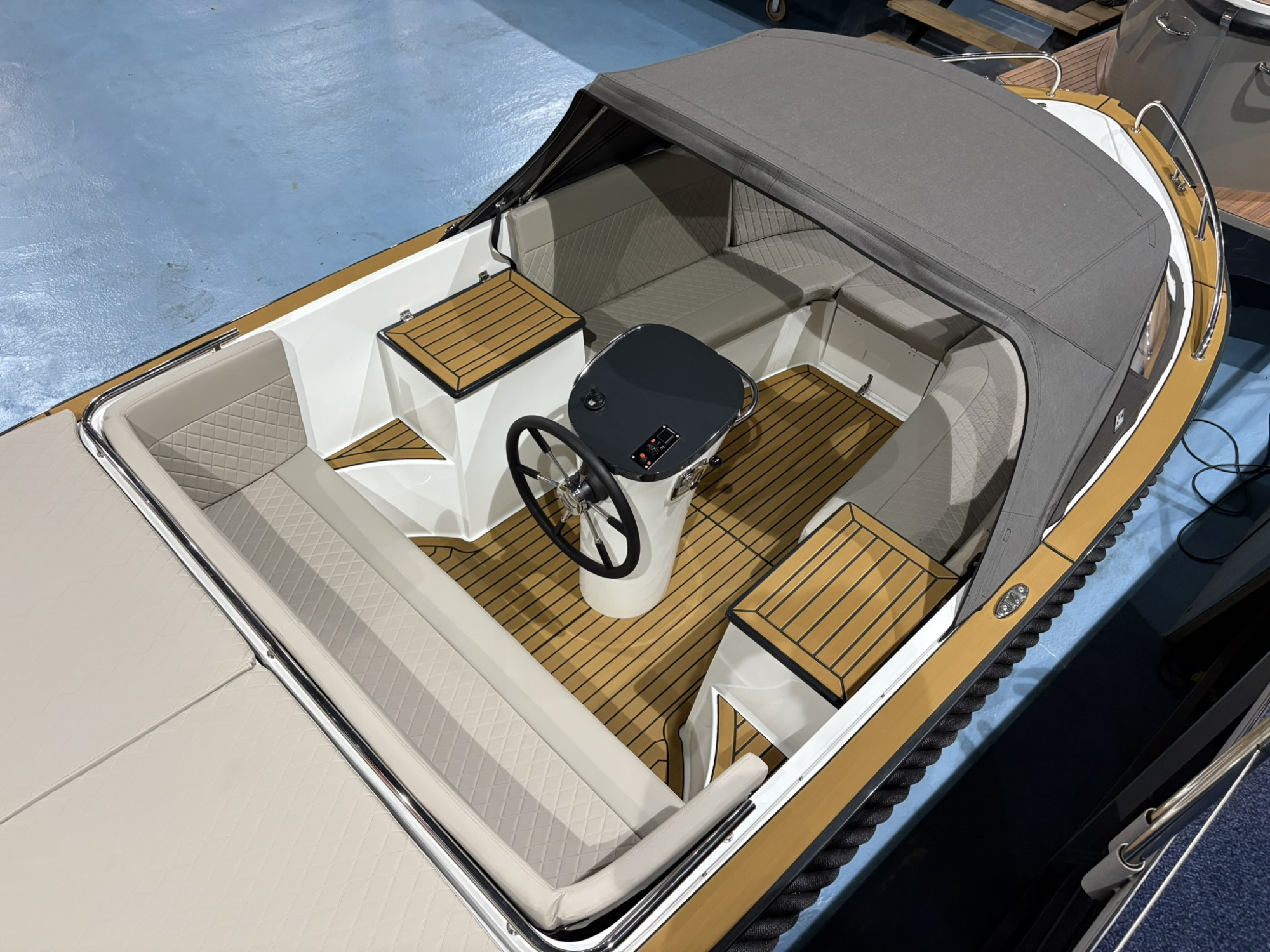 Maxima Boats 620 retro MC in donkergrijs op voorraad!