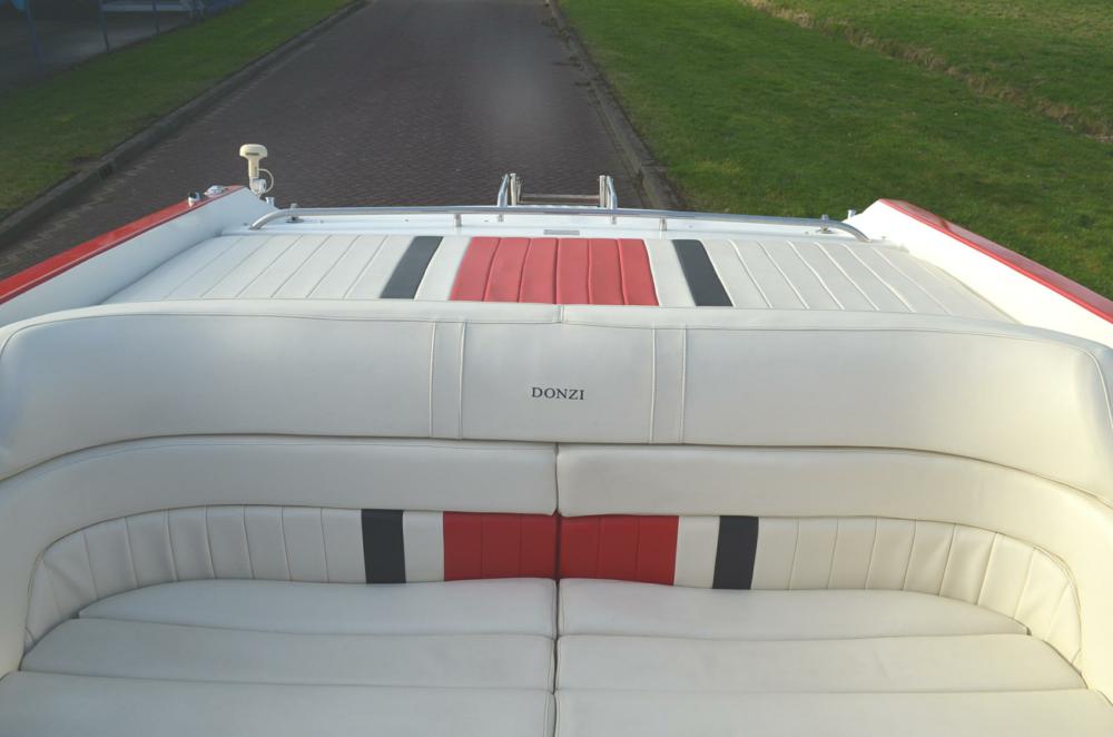 Donzi 30 "Black Widow"