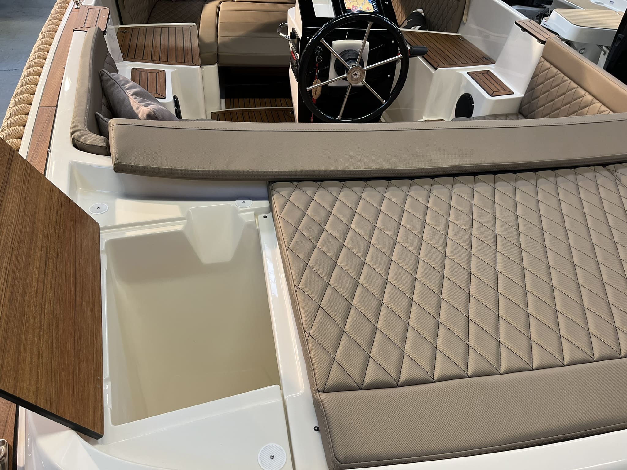 Oud-huijzer 740 Tender