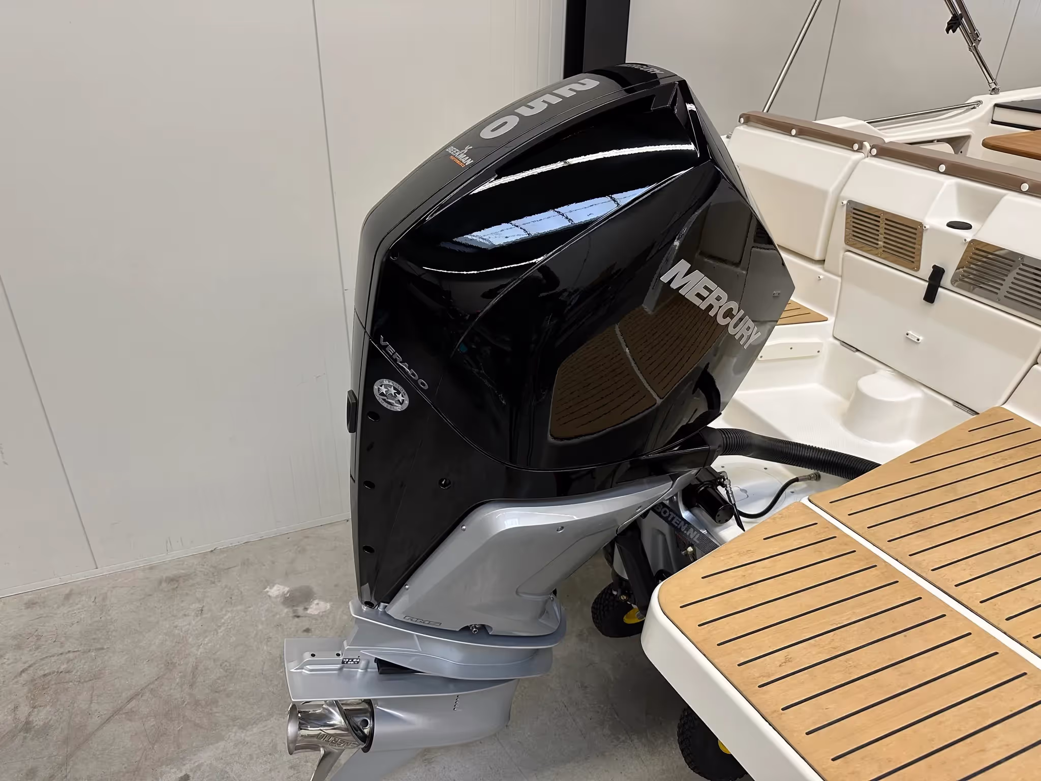 Quicksilver 755 Sundeck