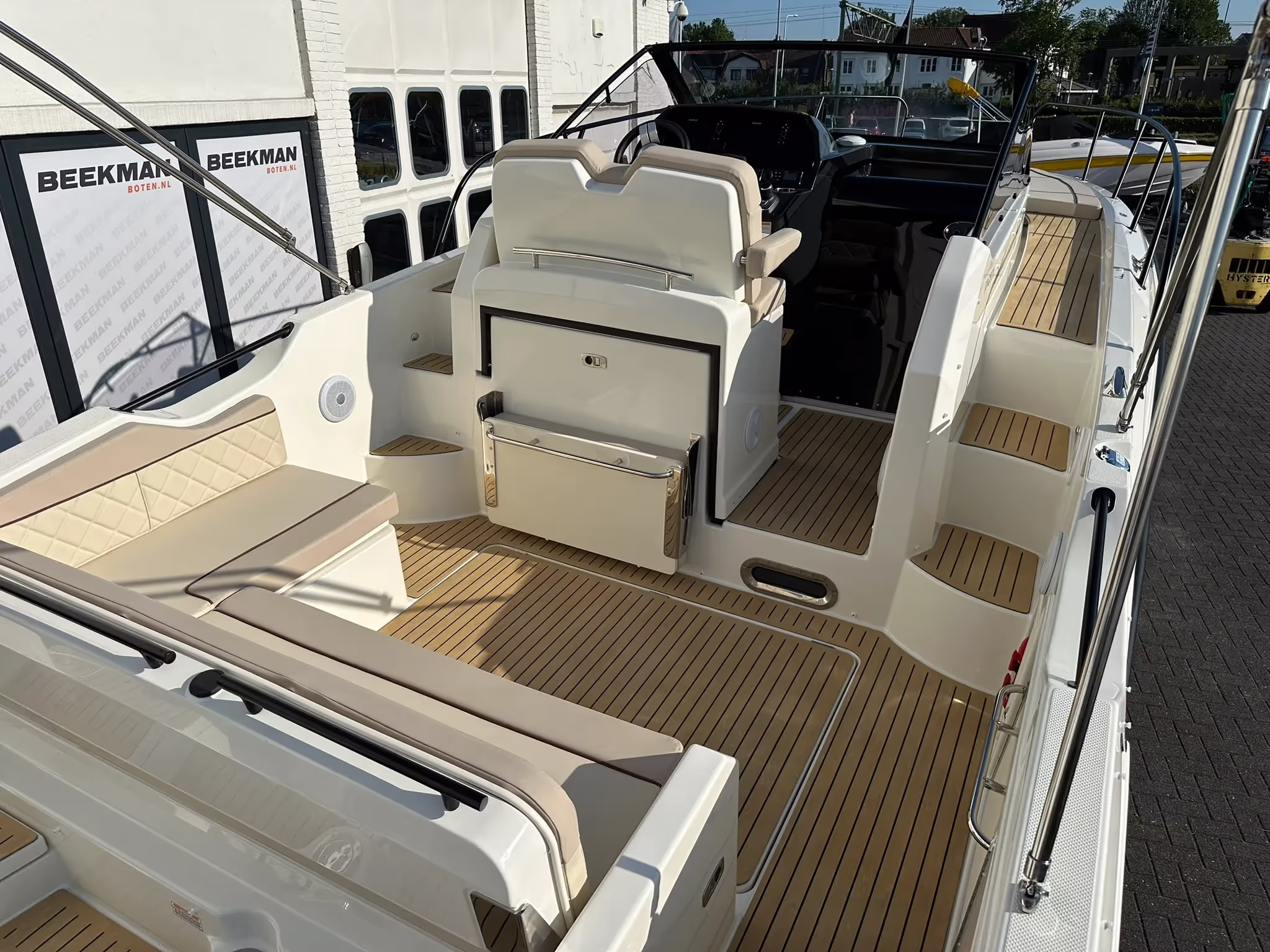 Quicksilver 875 Sundeck
