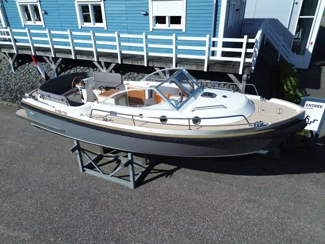 Intercruiser 27 Cabin