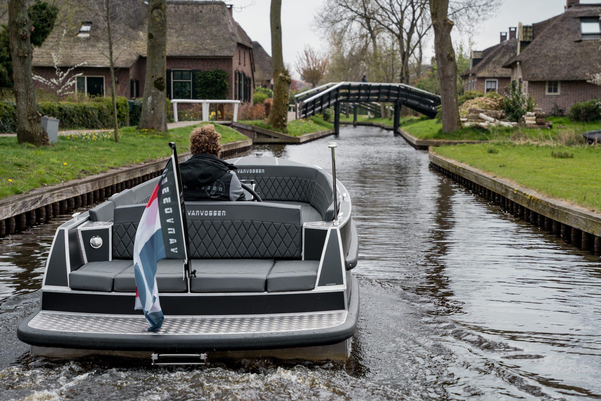 Van Vossen Plugin E tender 595 DE GROOTSTE SLOEPENSHOWROOM VAN NEDERLAND
