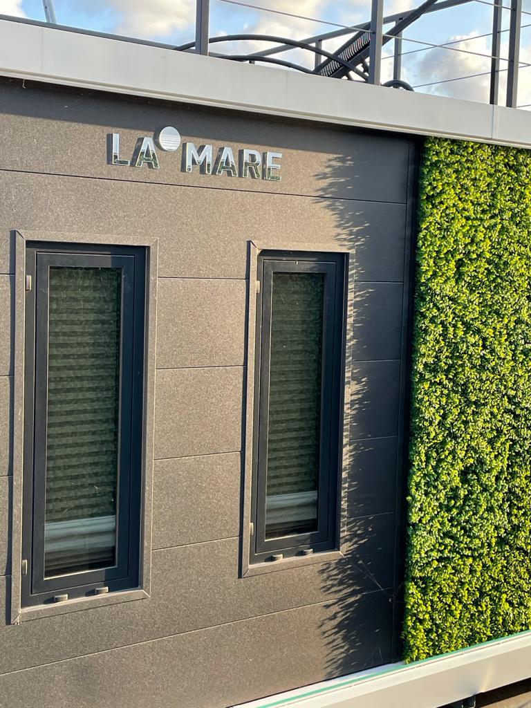 La Mare Houseboat Modern 11