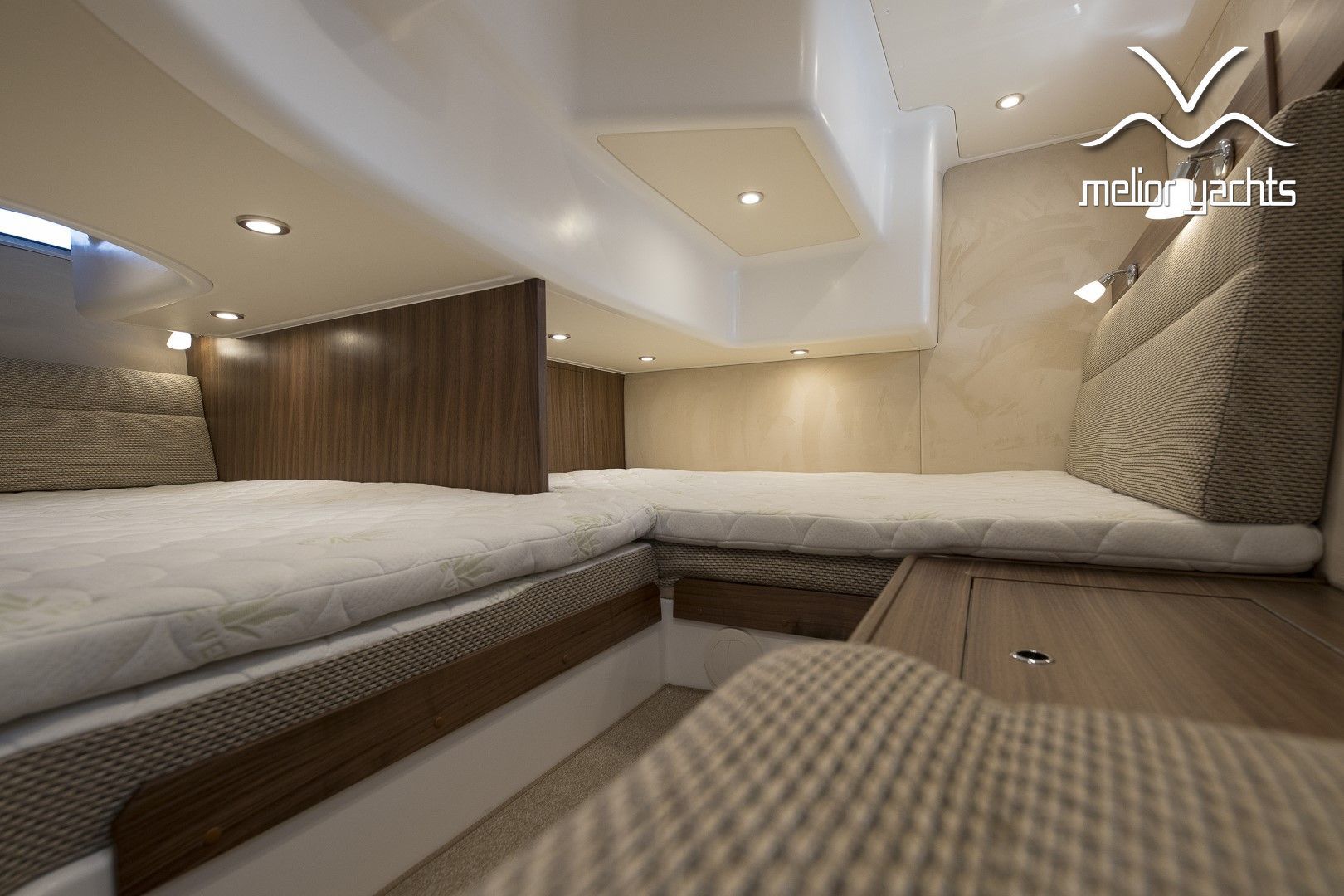 Saga 385 - Edition Walnut Interior