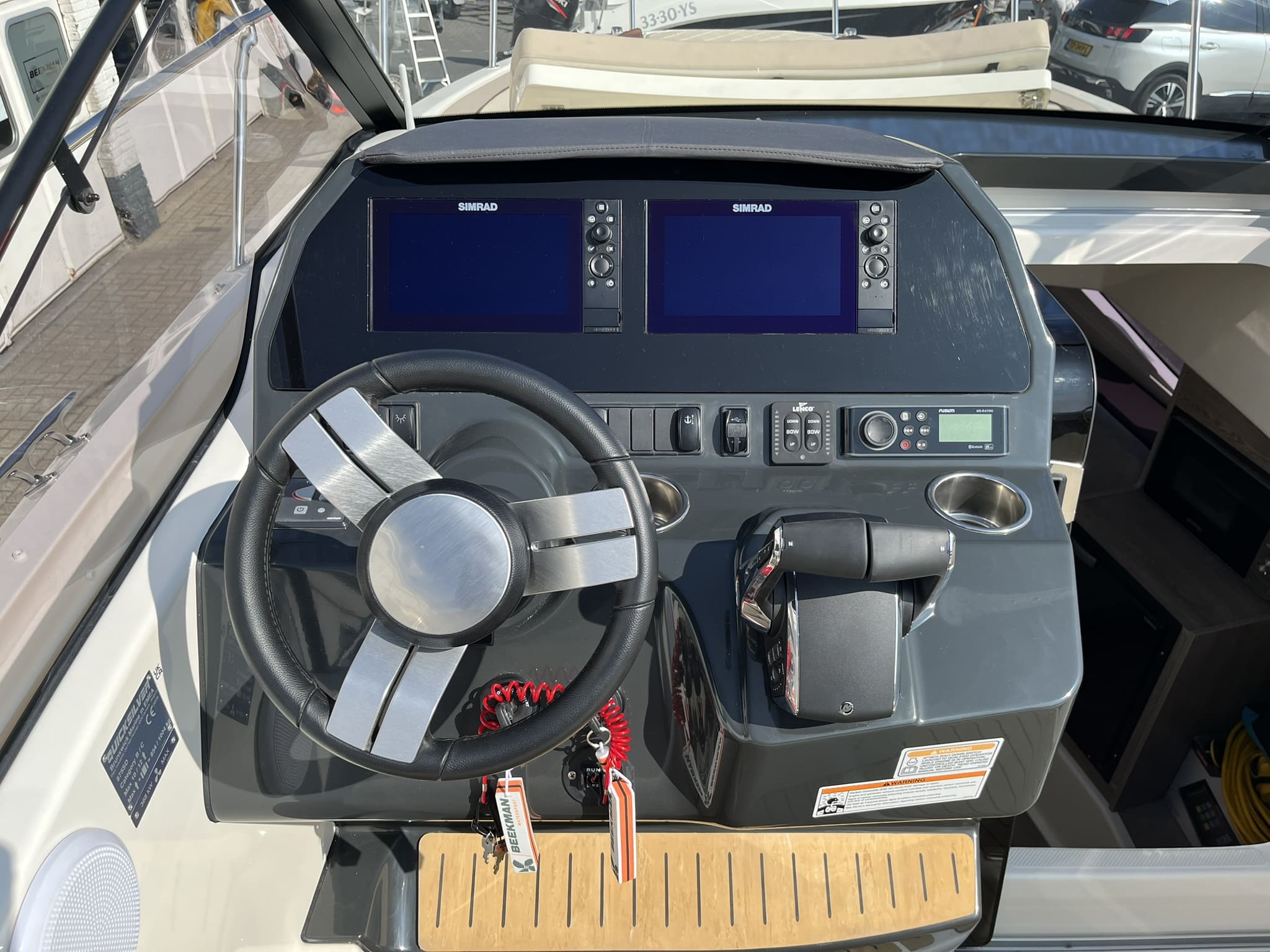 Quicksilver 875 Sundeck