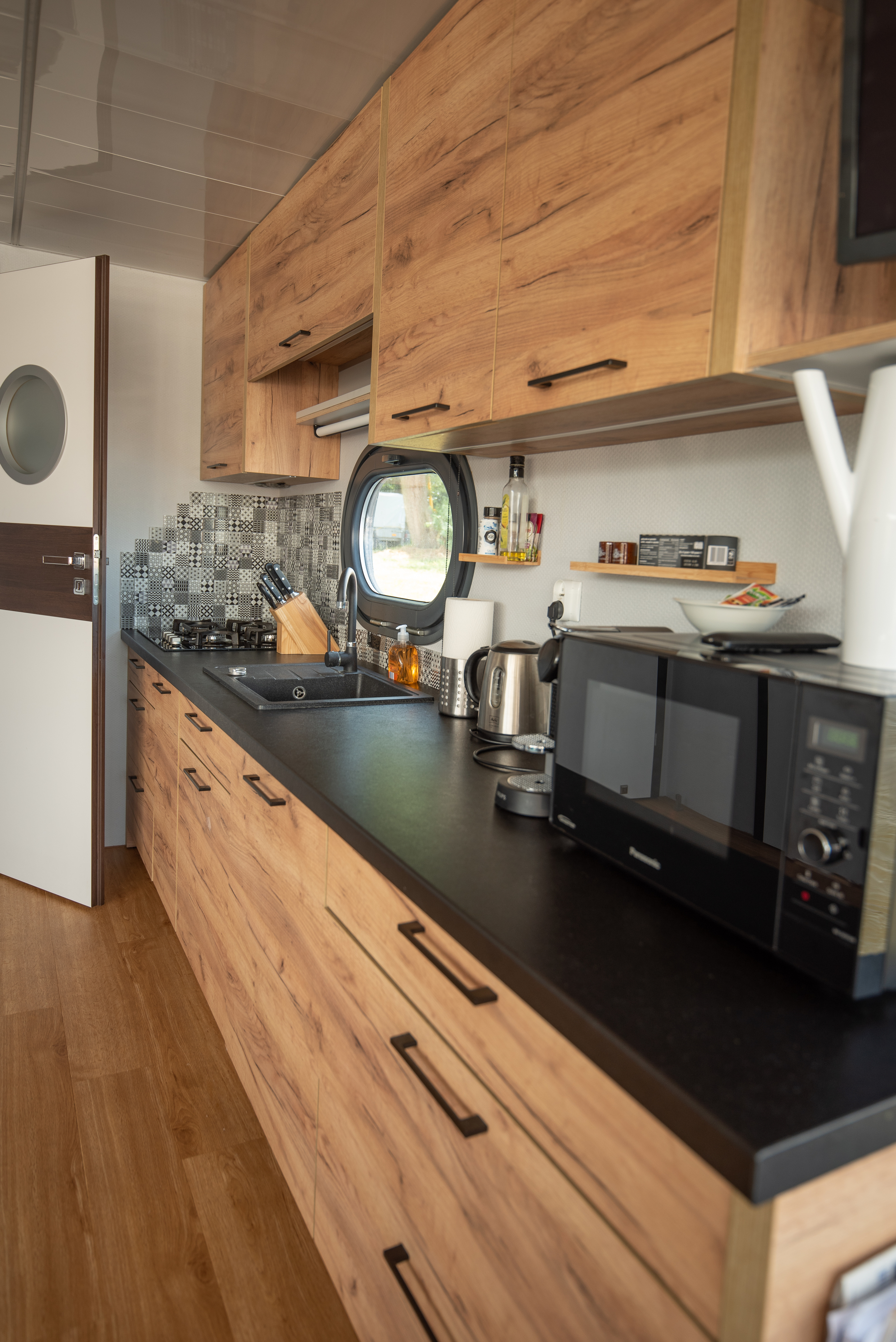 Campi 400 Houseboat Met Ligplaats En Chartermogelijkheid