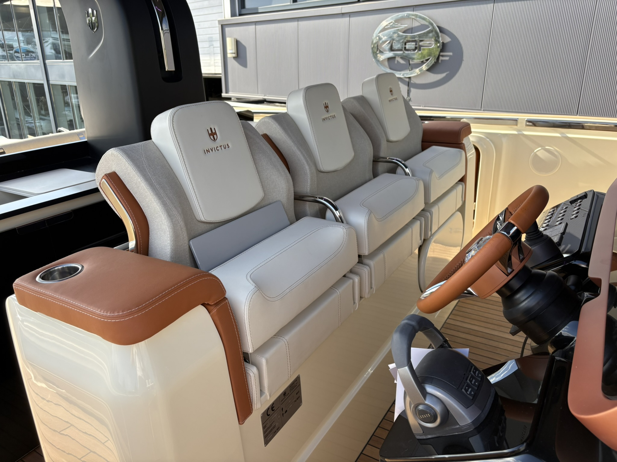 Invictus yachts Invictus 420 TT - Nieuw binnen!