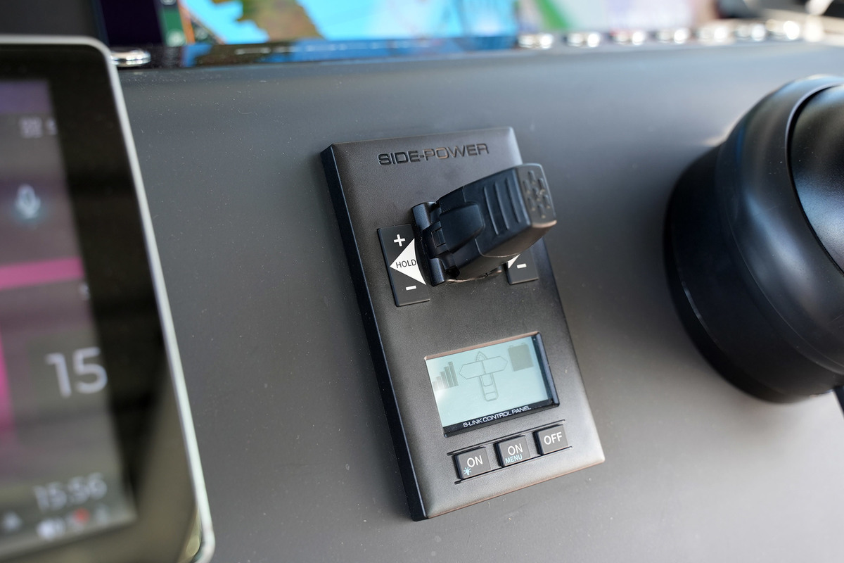 Axopar 37 XC Cross Cabin Mediterrana Edition