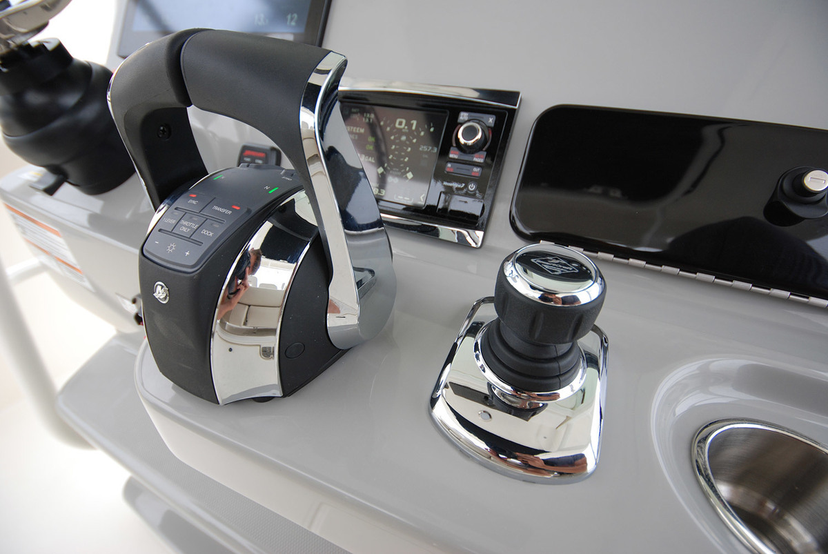 Boston Whaler 330 Outrage