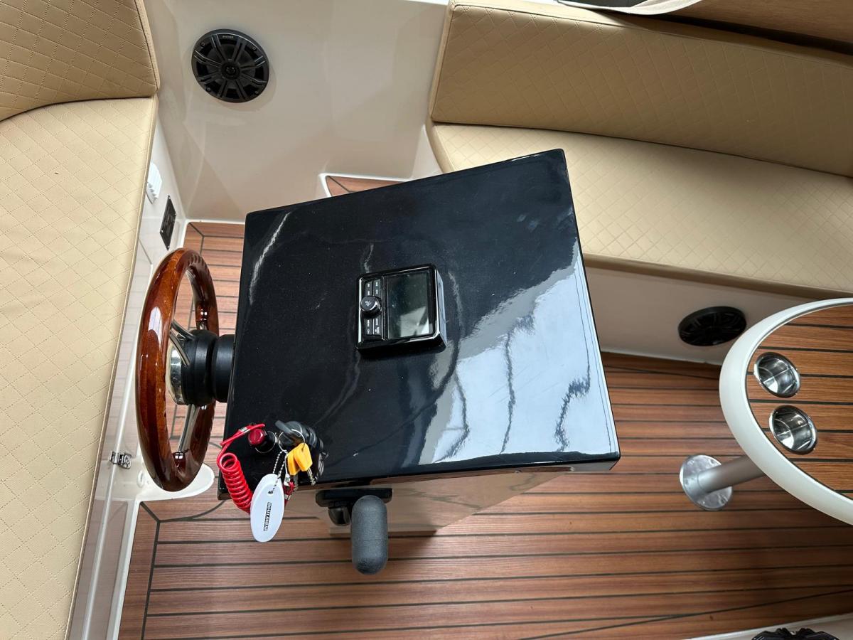 Lago Amore 595 Tender