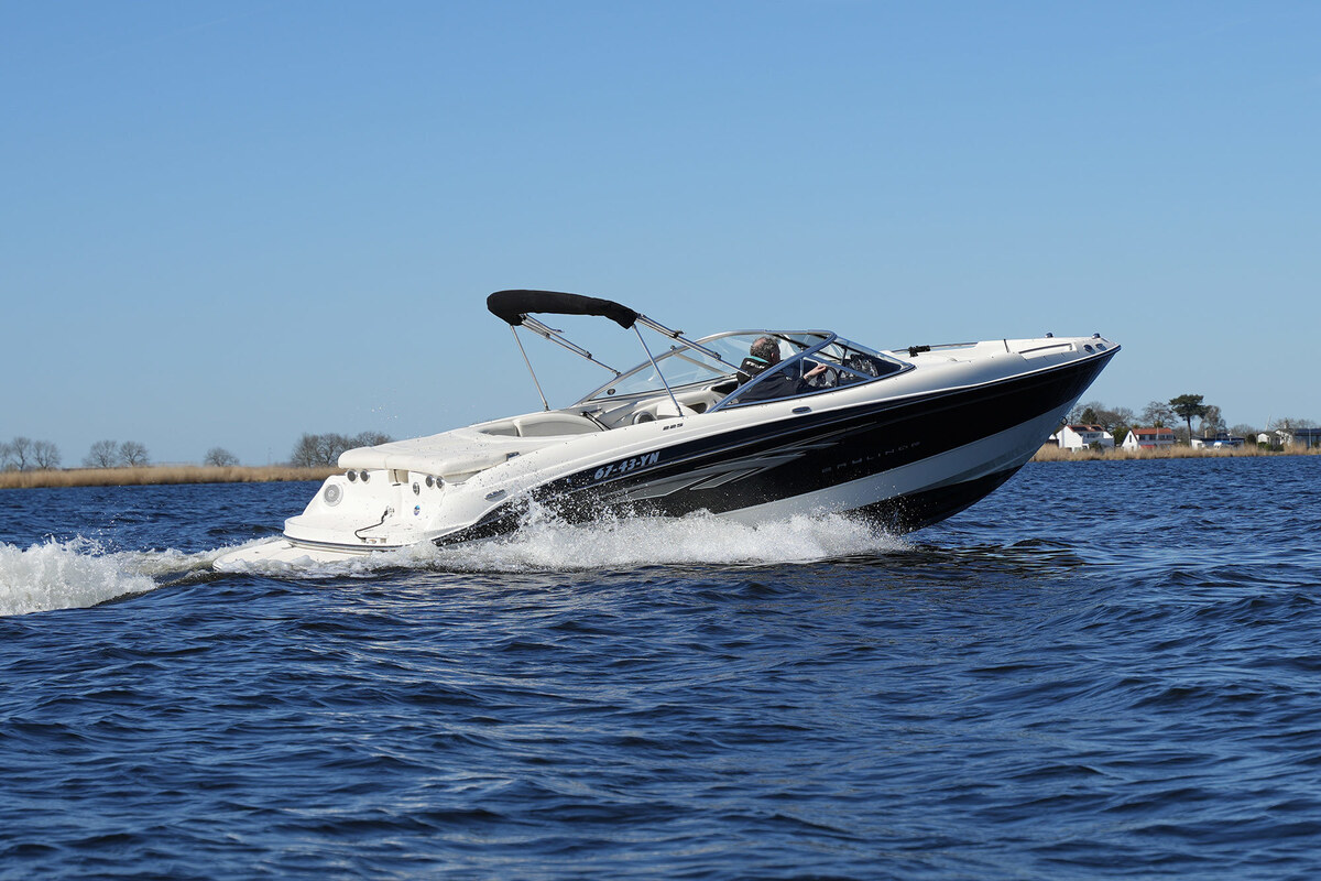 Bayliner 225