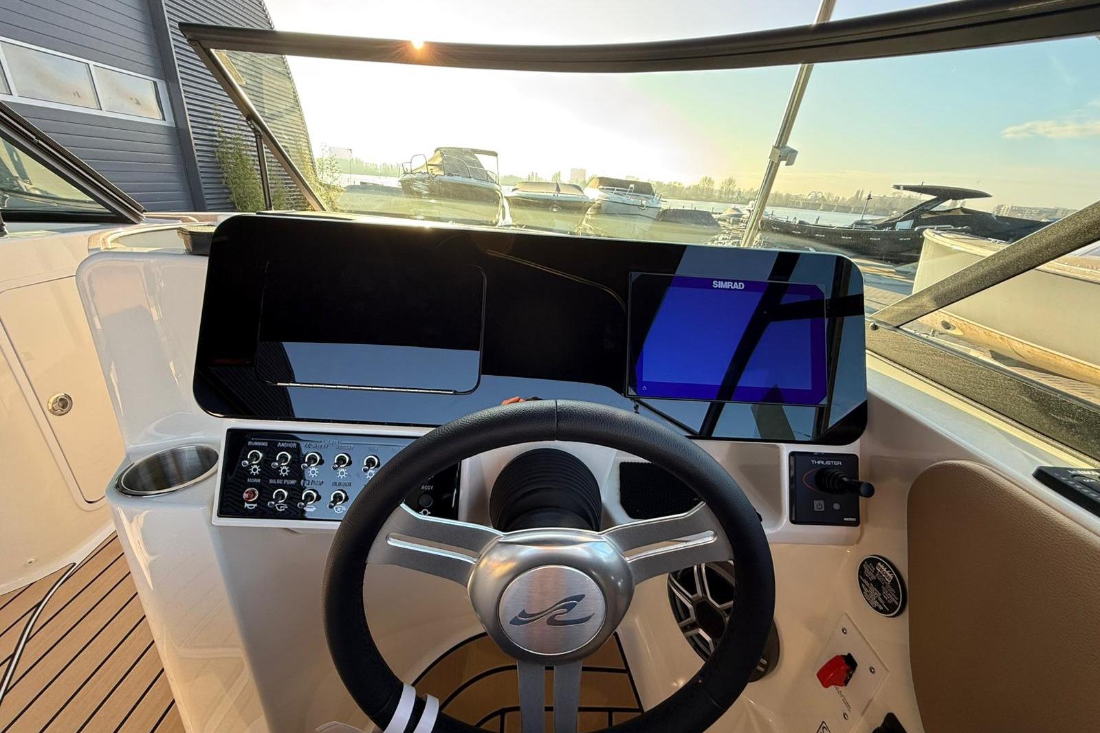 Sea Ray SDX 230