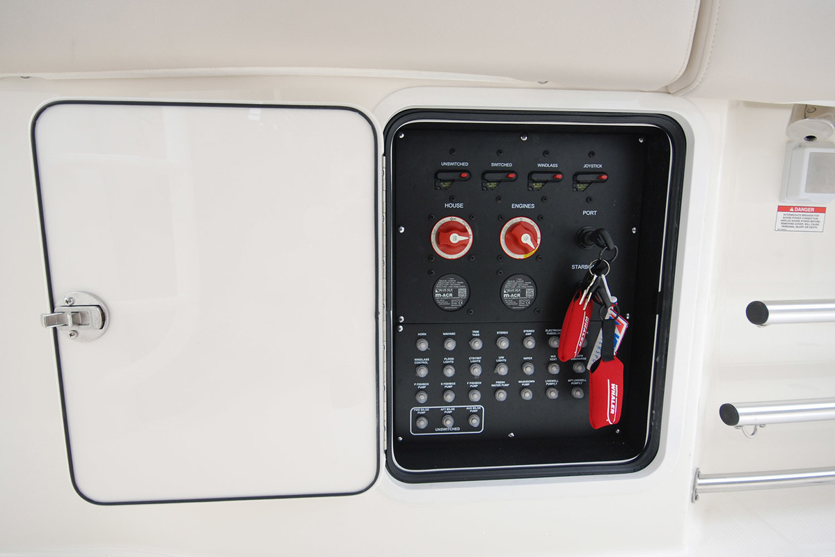 Boston Whaler 330 Outrage