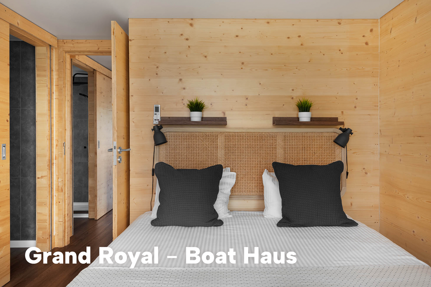 Boat Haus Mediterranean 12X4,5 ROYAL Houseboat