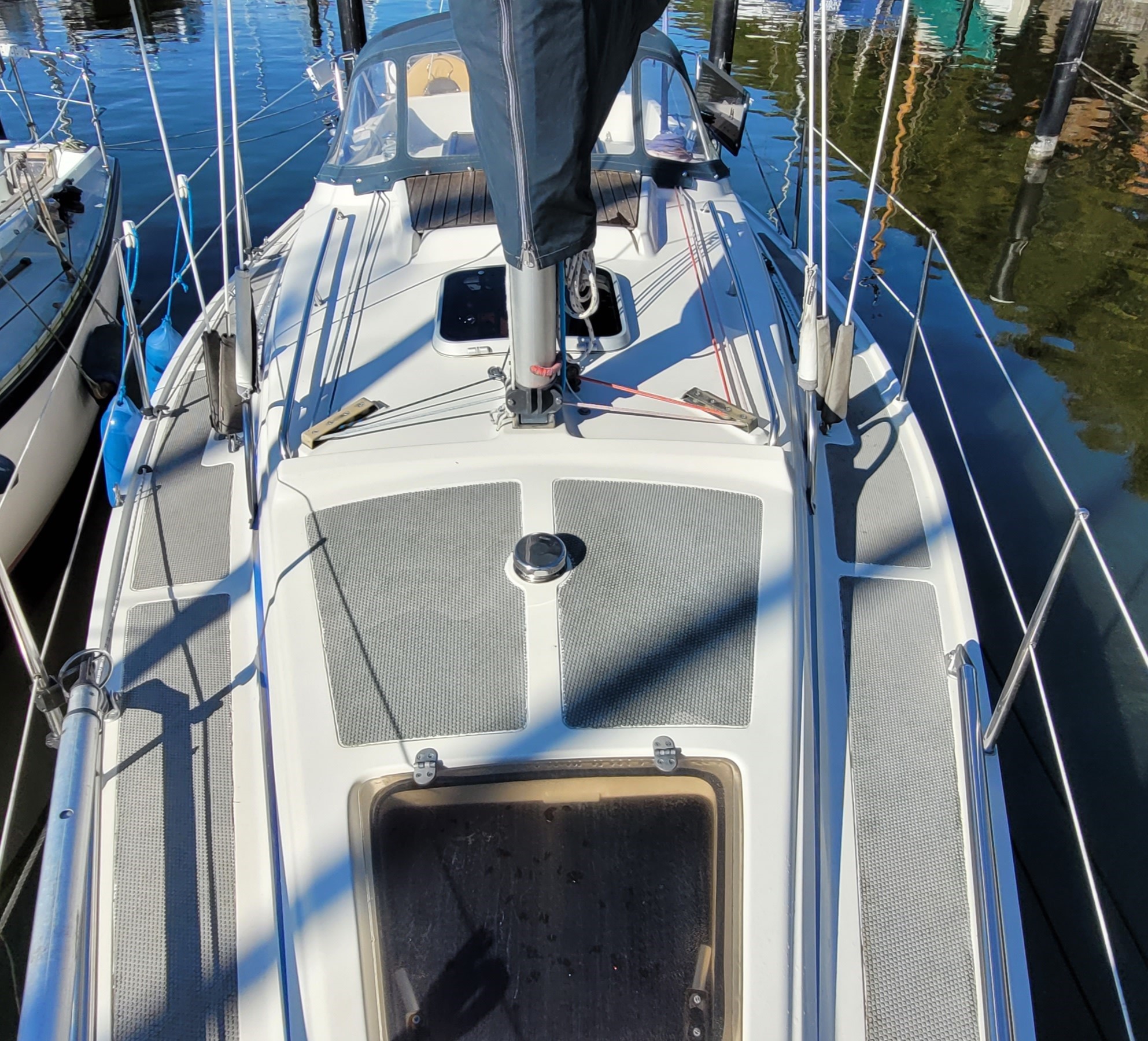 Bavaria 890