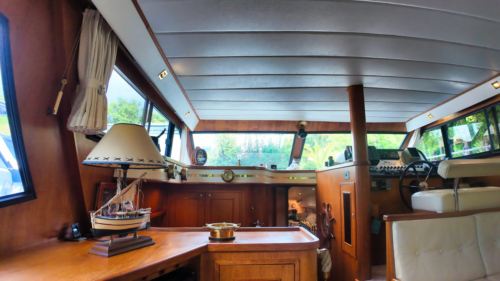 Neptunus 138 / 46 Flybridge Sedan