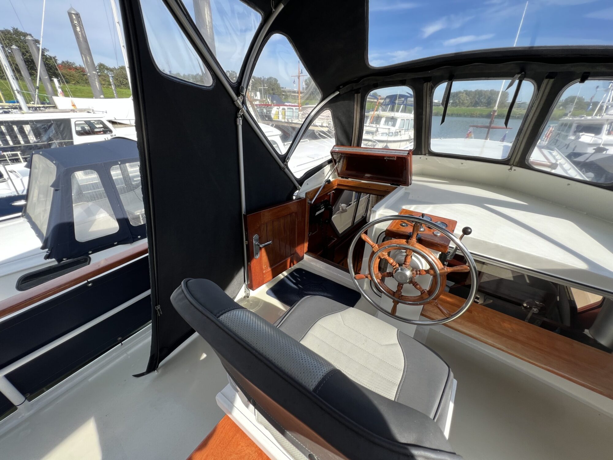 Beachcraft 11.30 AK Cabrio