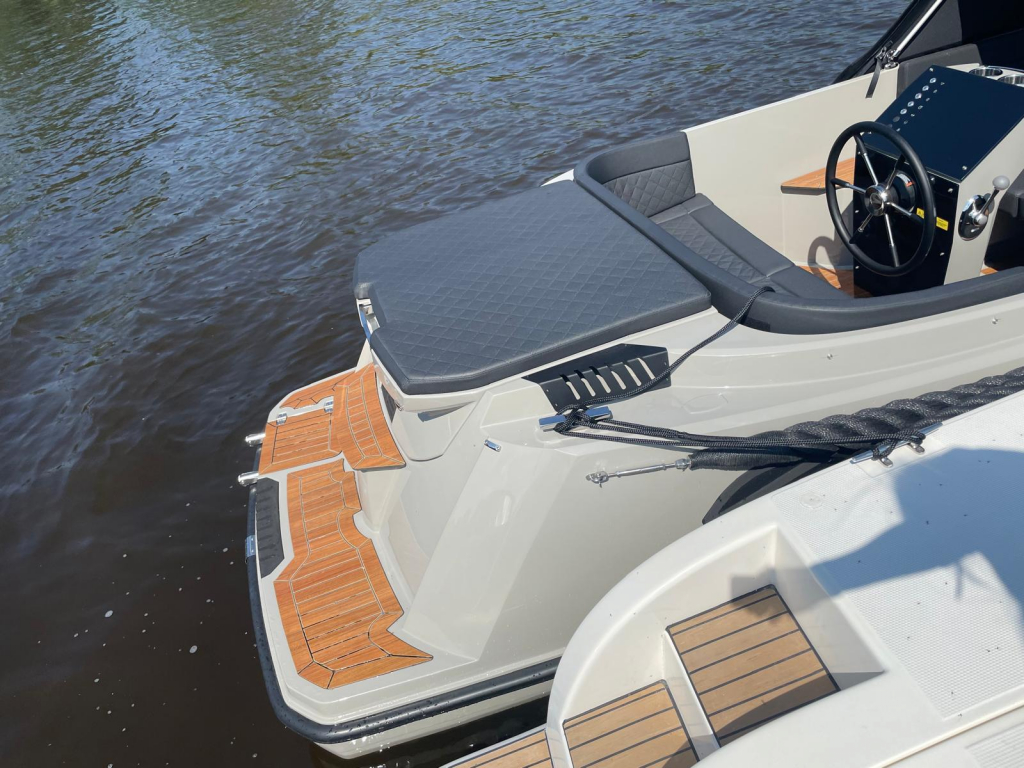 Corsiva 600 Tender vaarklaar 30pk Suz