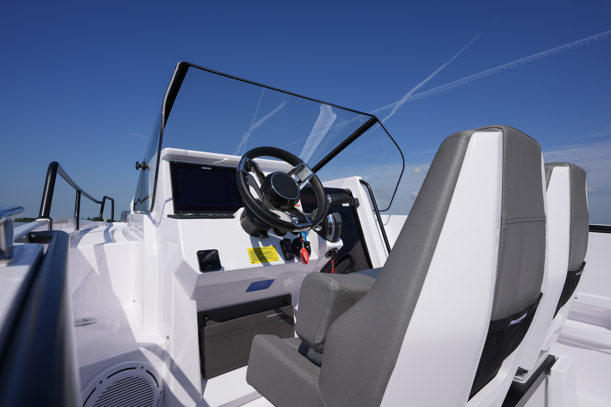 Axopar 25 Cross Bow