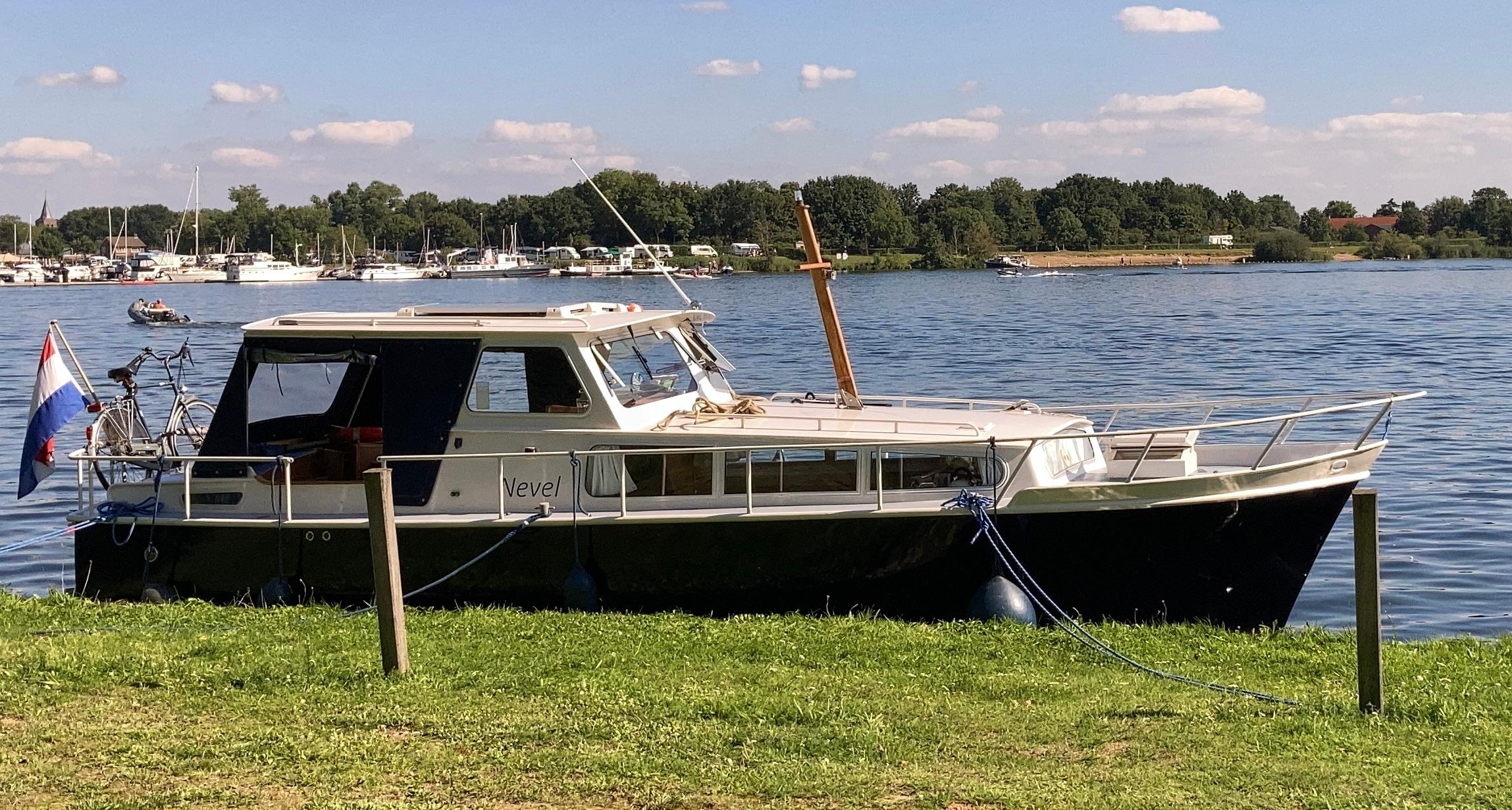 Motor Yacht Super Favorite AK 9.40