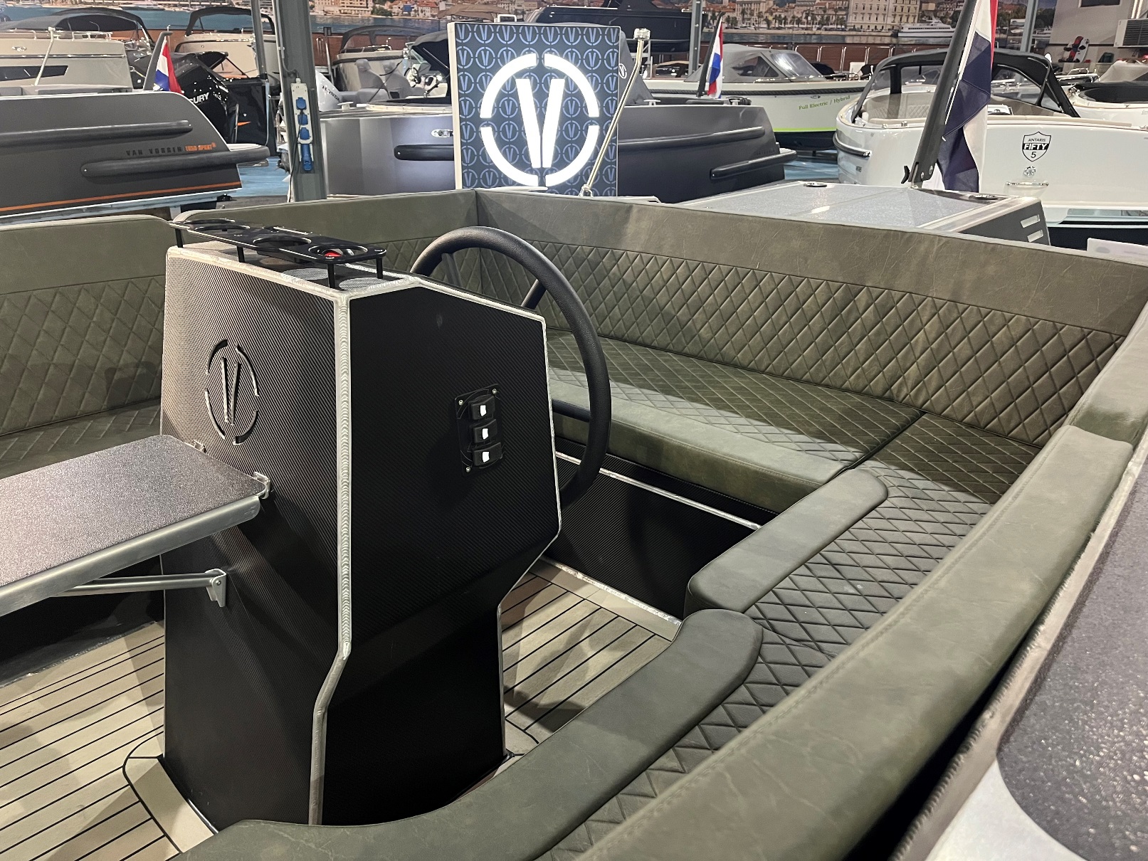 Van Vossen Tender 700 sport met Honda 100 pk op voorraad