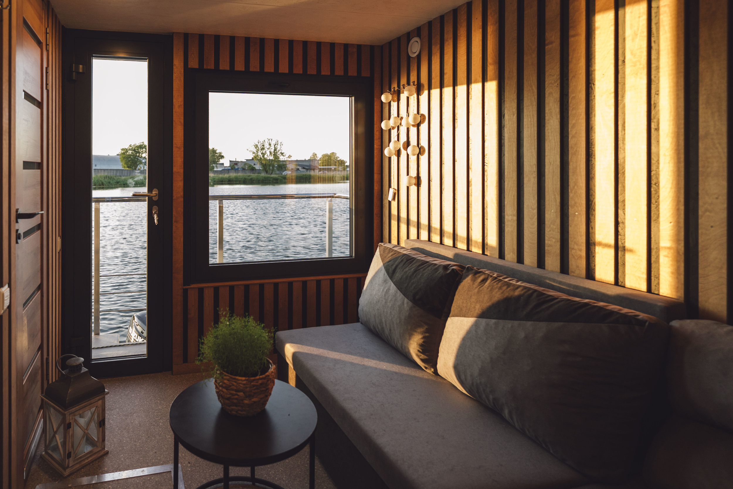 SHB Houseboat GTR 6.3