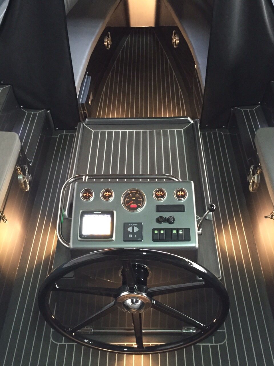 Seafury Hawker Tender 800