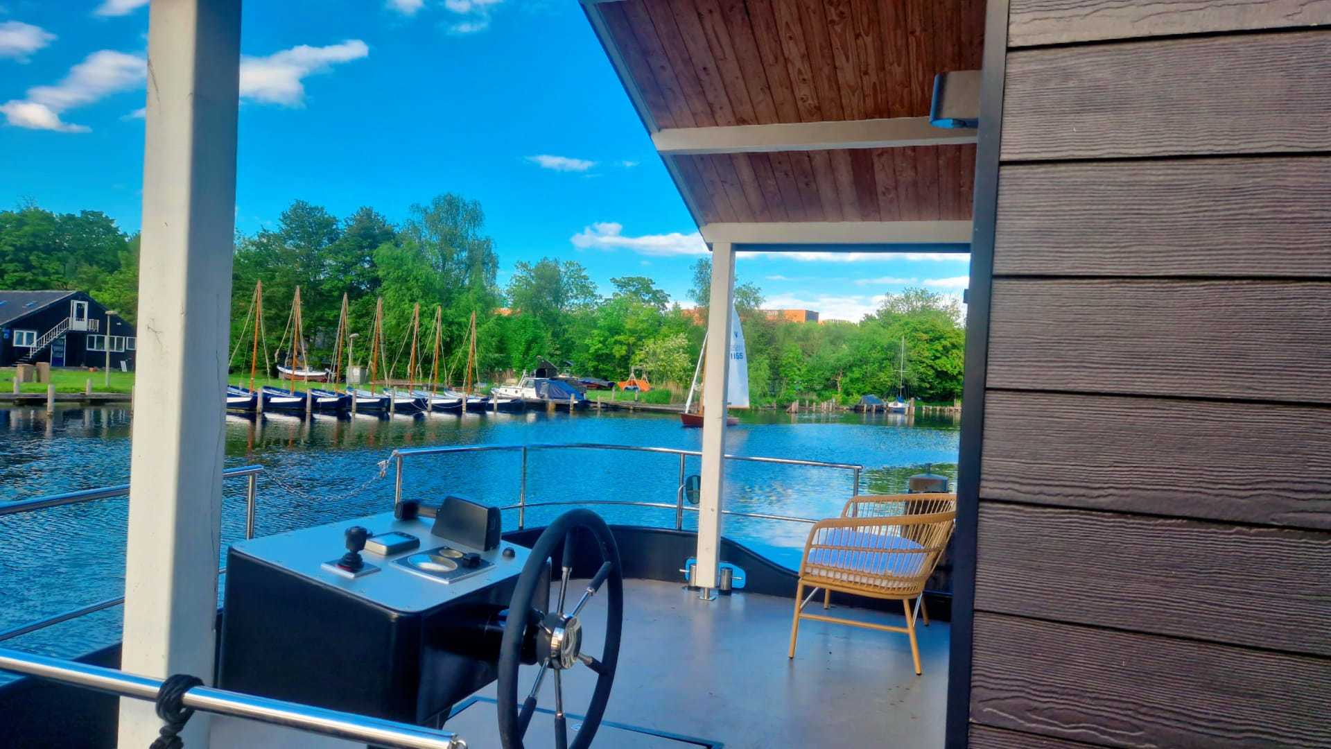 HOMESHIP Houseboat In AMSTERDAM -ZUID VaarChalet 1250D Luxe Goed Varende Houseboat
