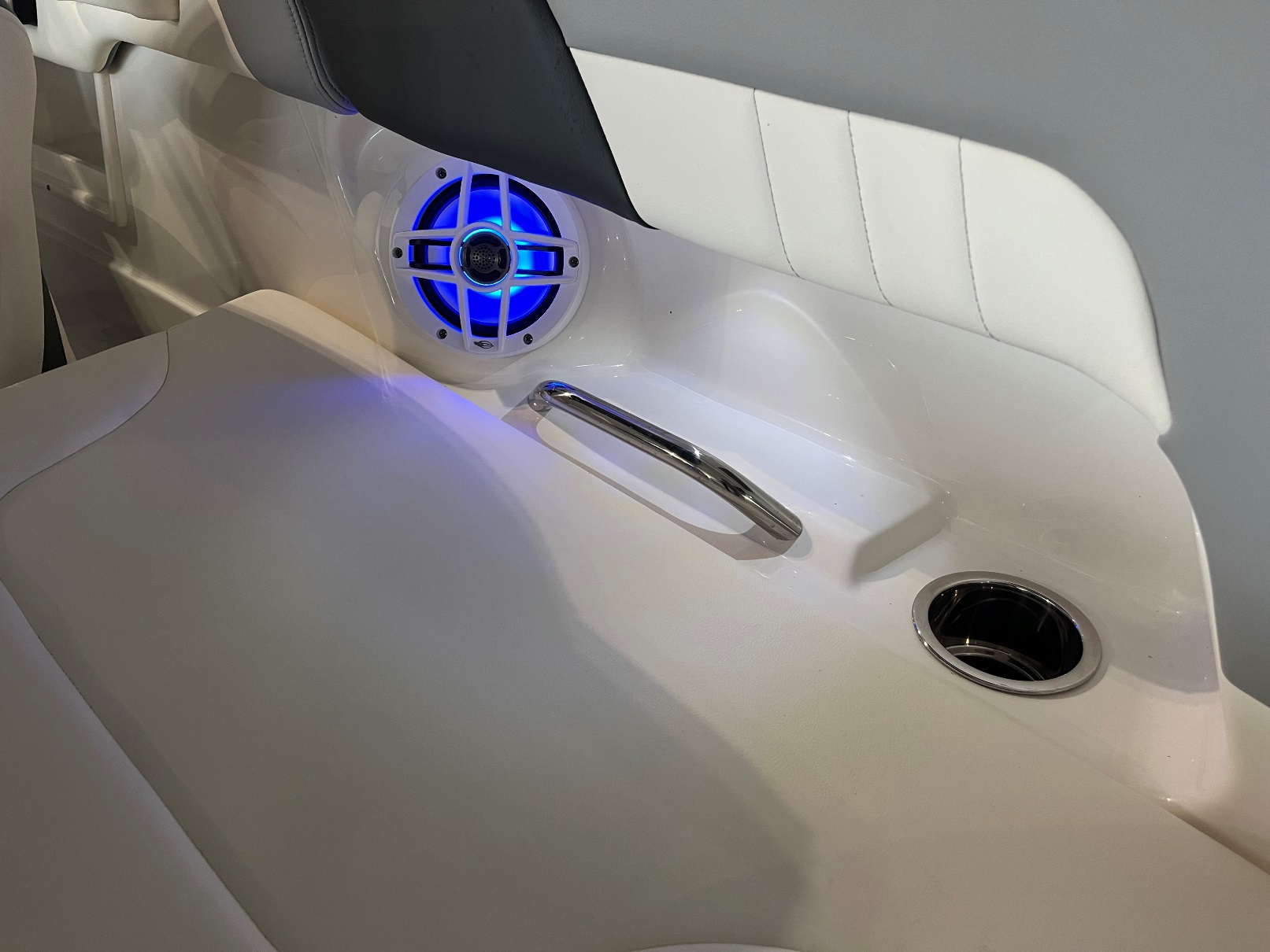 Chaparral 23 SSI met Mercruiser 300 pk uit bouwjaar 2024!