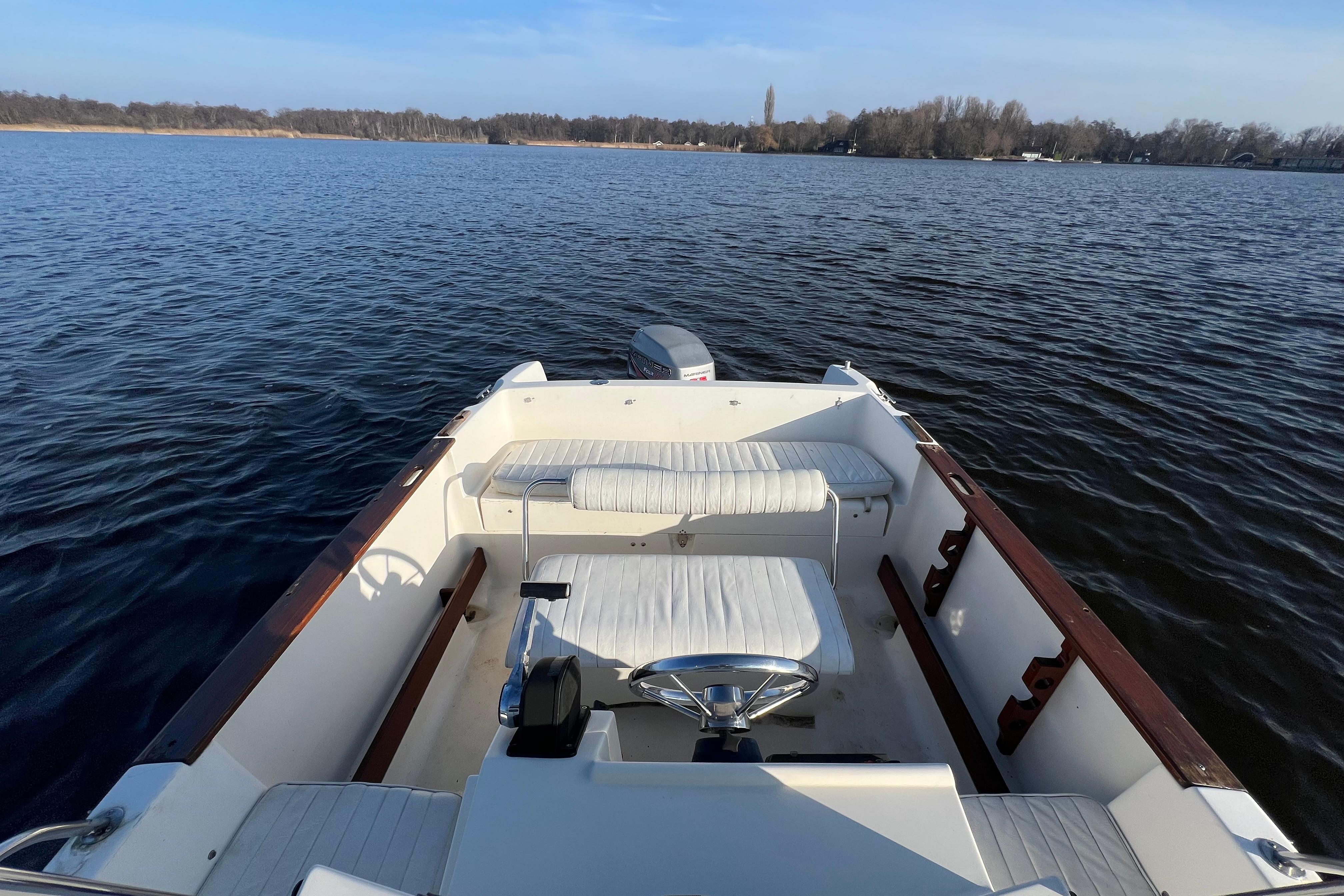 Elan 17 CC Center Consoleboot