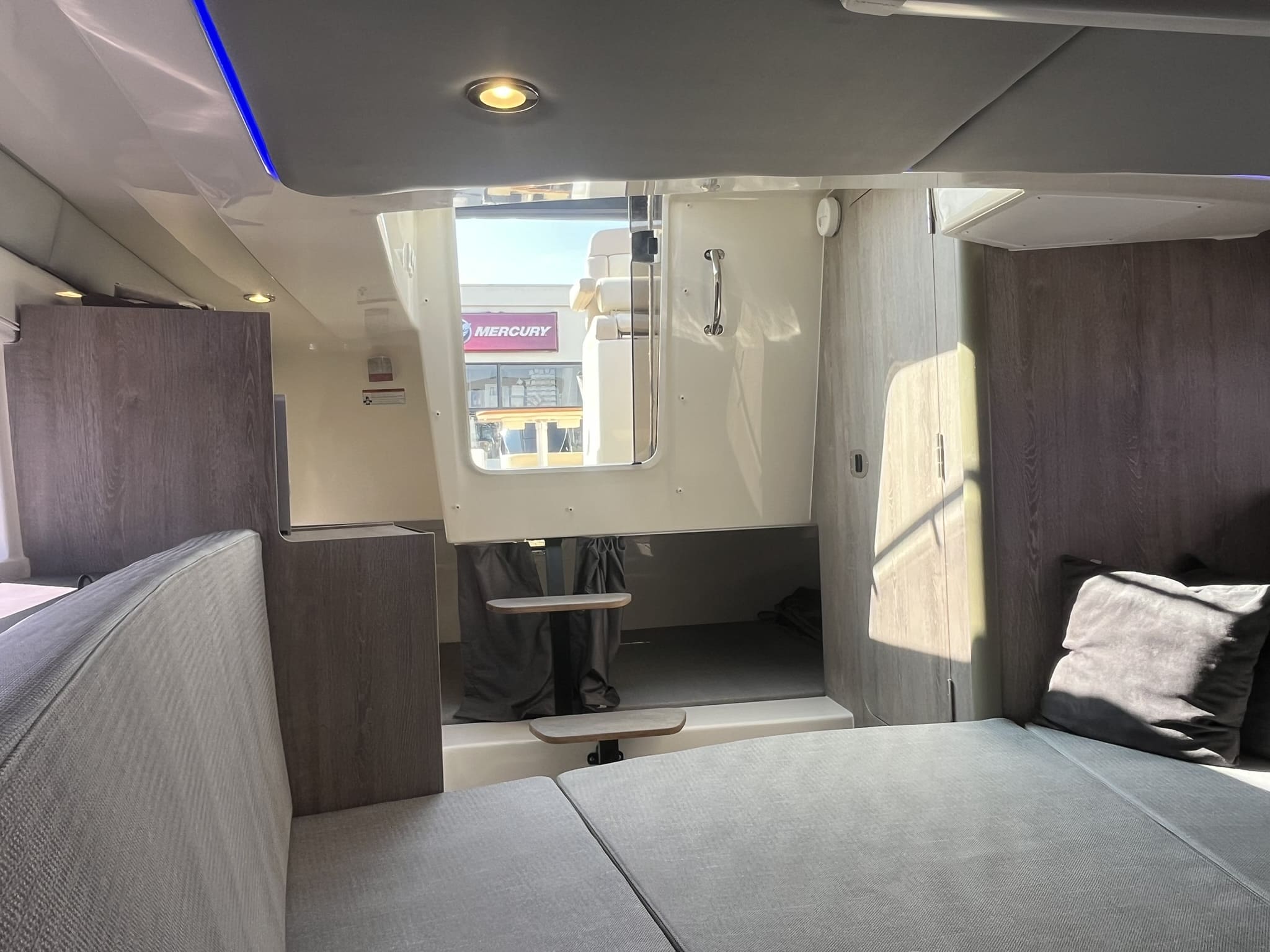 Quicksilver 875 Sundeck