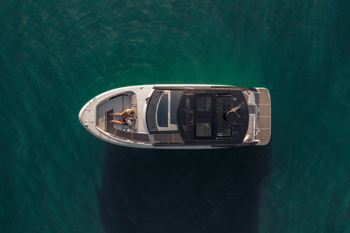 Sea Ray Sundancer 370