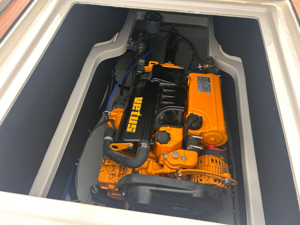 Pieterman 750 met 27 VETUS  750 diesel 