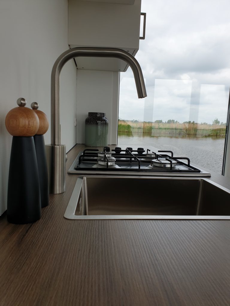 Houseboat Friesland 12.75 X 4.50 (inboard Engine)