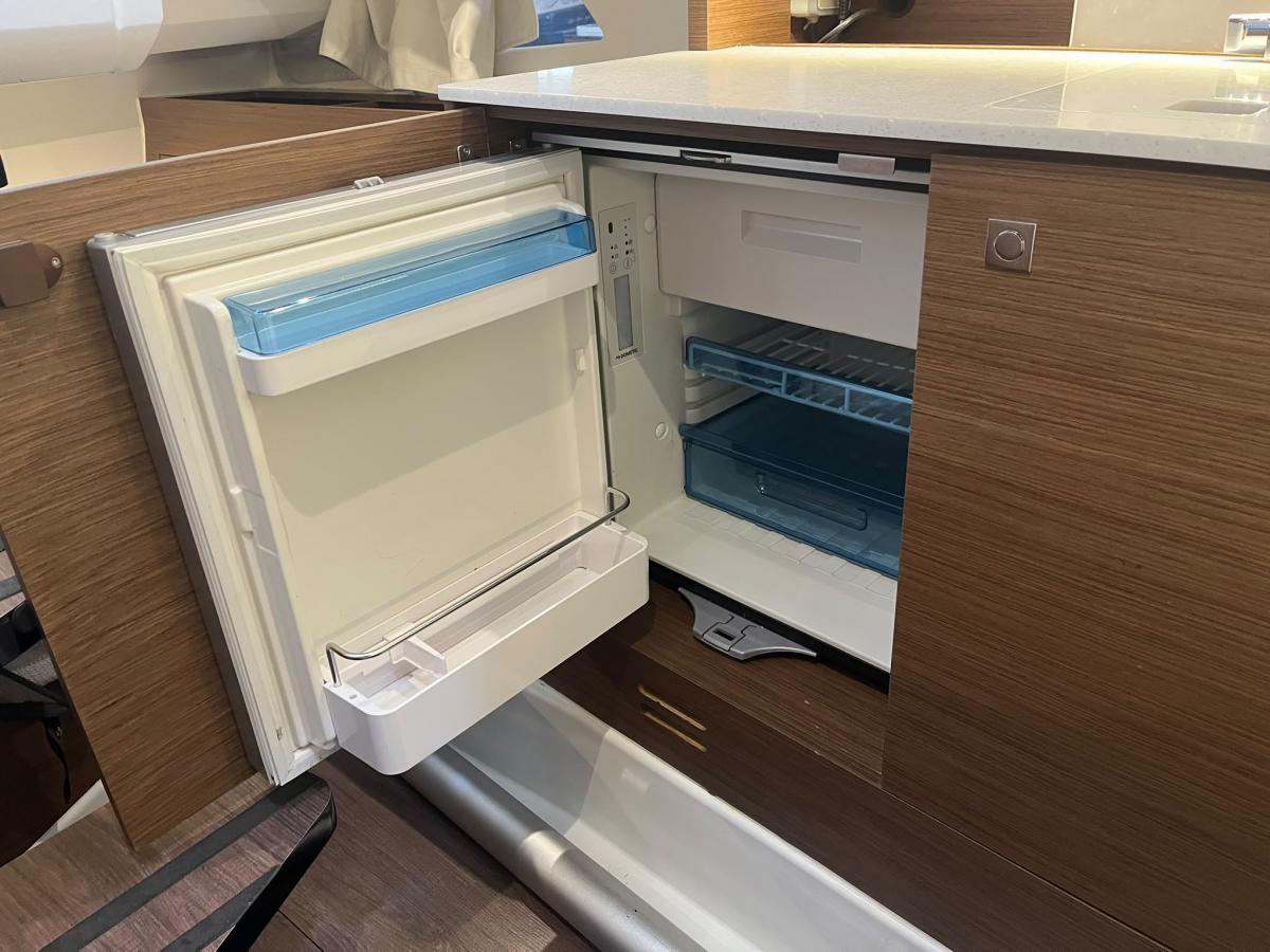 Jeanneau Cap Camarat 9.0 Walk Around with Hard-Top and airconditioning