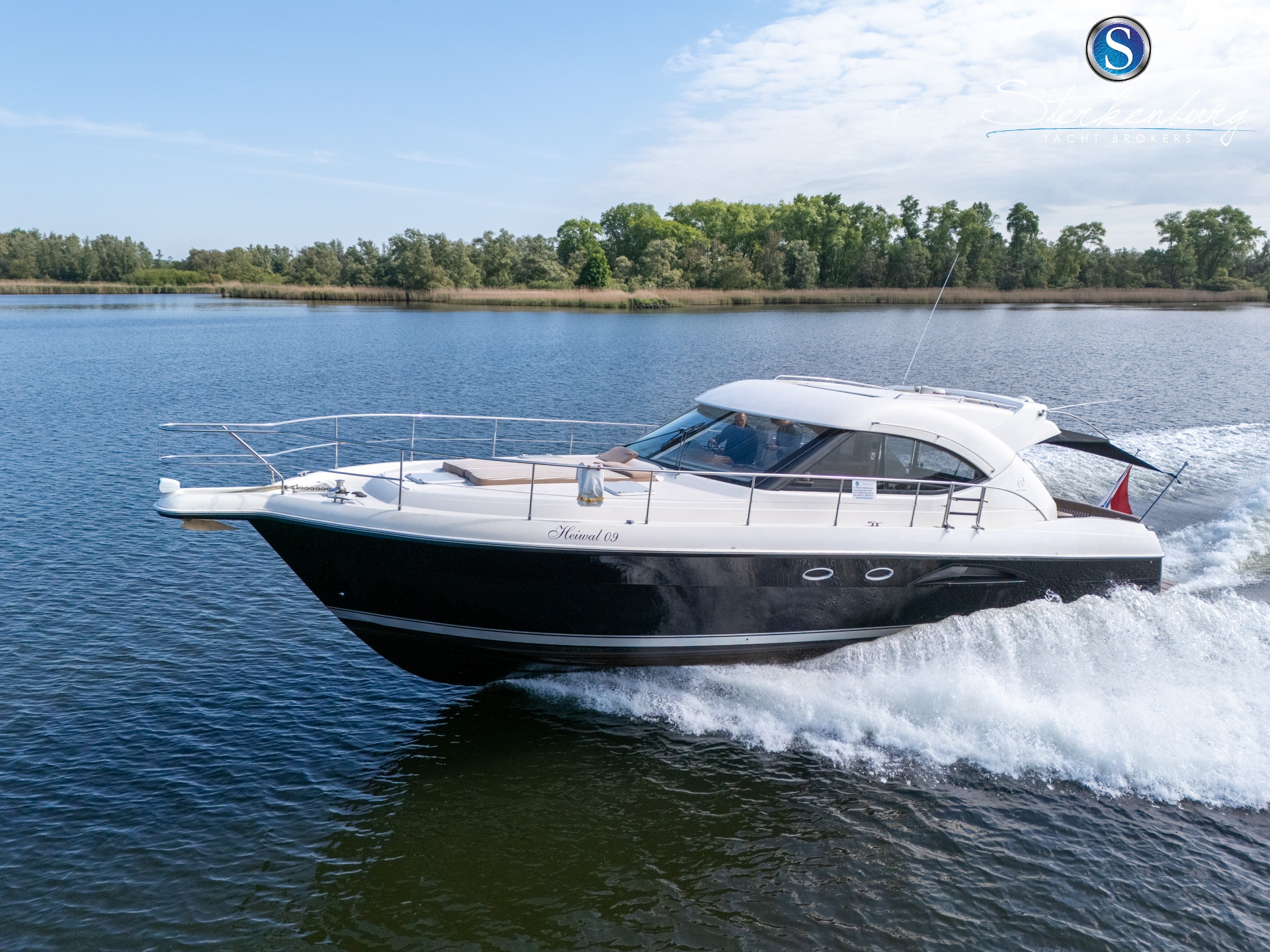 Rivièra 4700 Sport Yacht