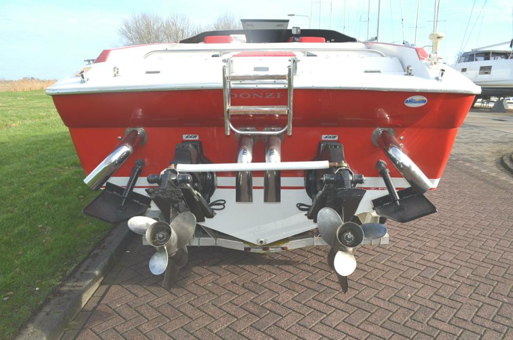 Donzi 30 "Black Widow"