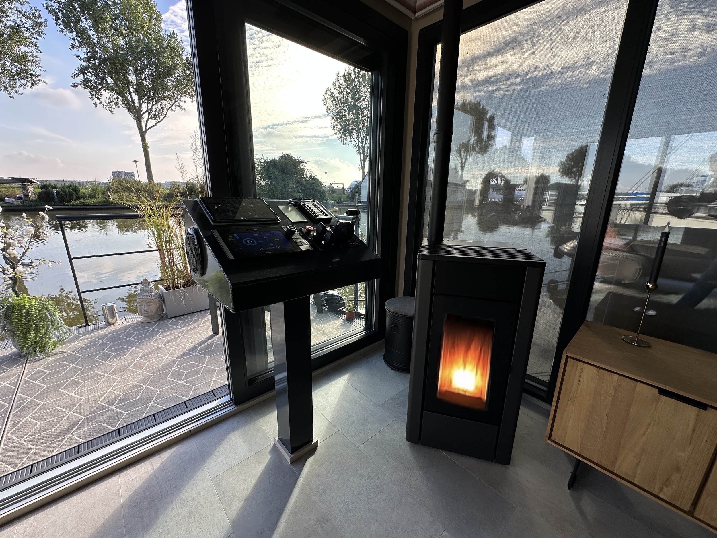 HT-Lofts Houseboat 15m Electric Propulsion