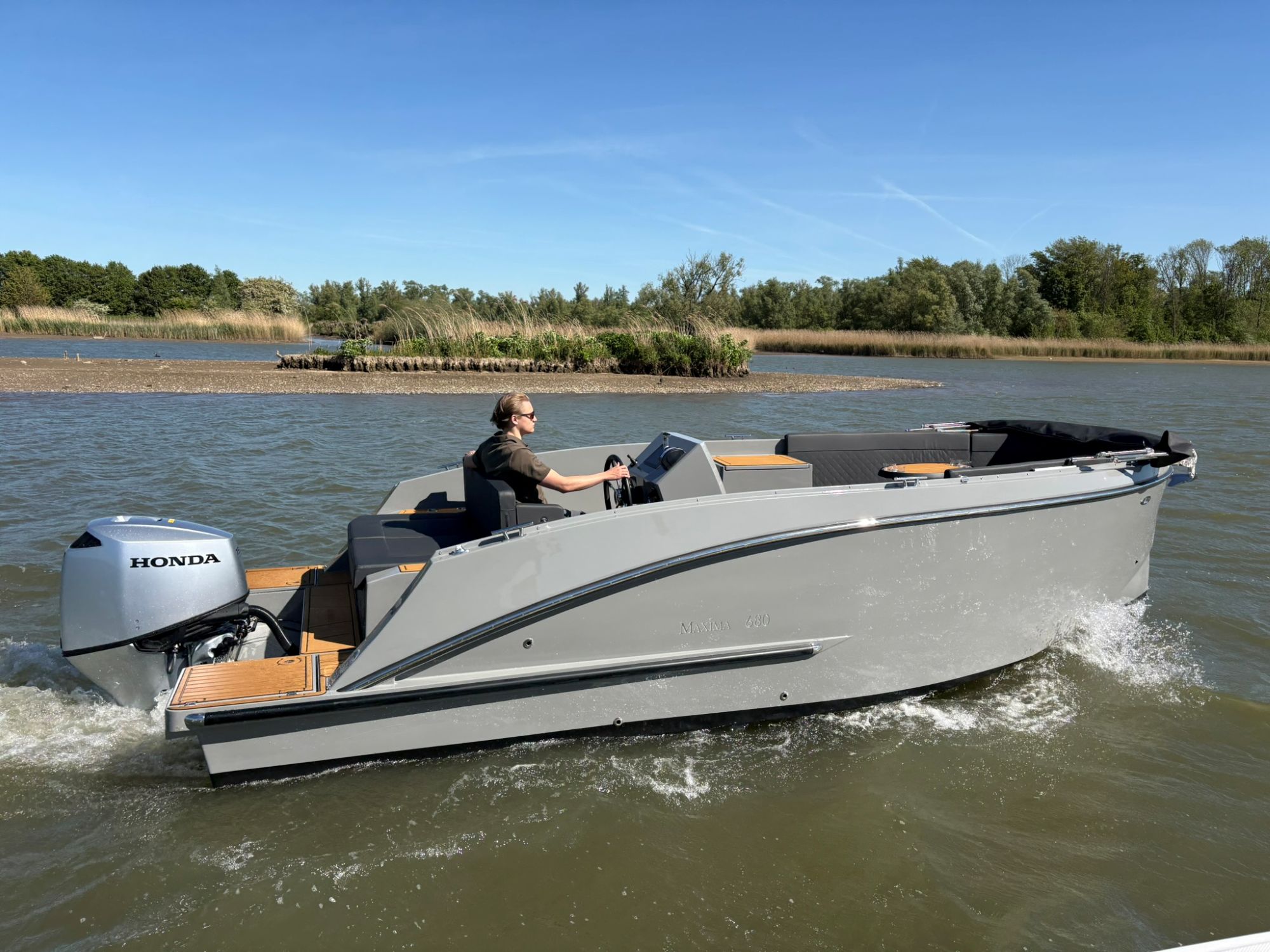 Maxima Boats 680 Sport Lounge met Honda 150 pk op voorraad!