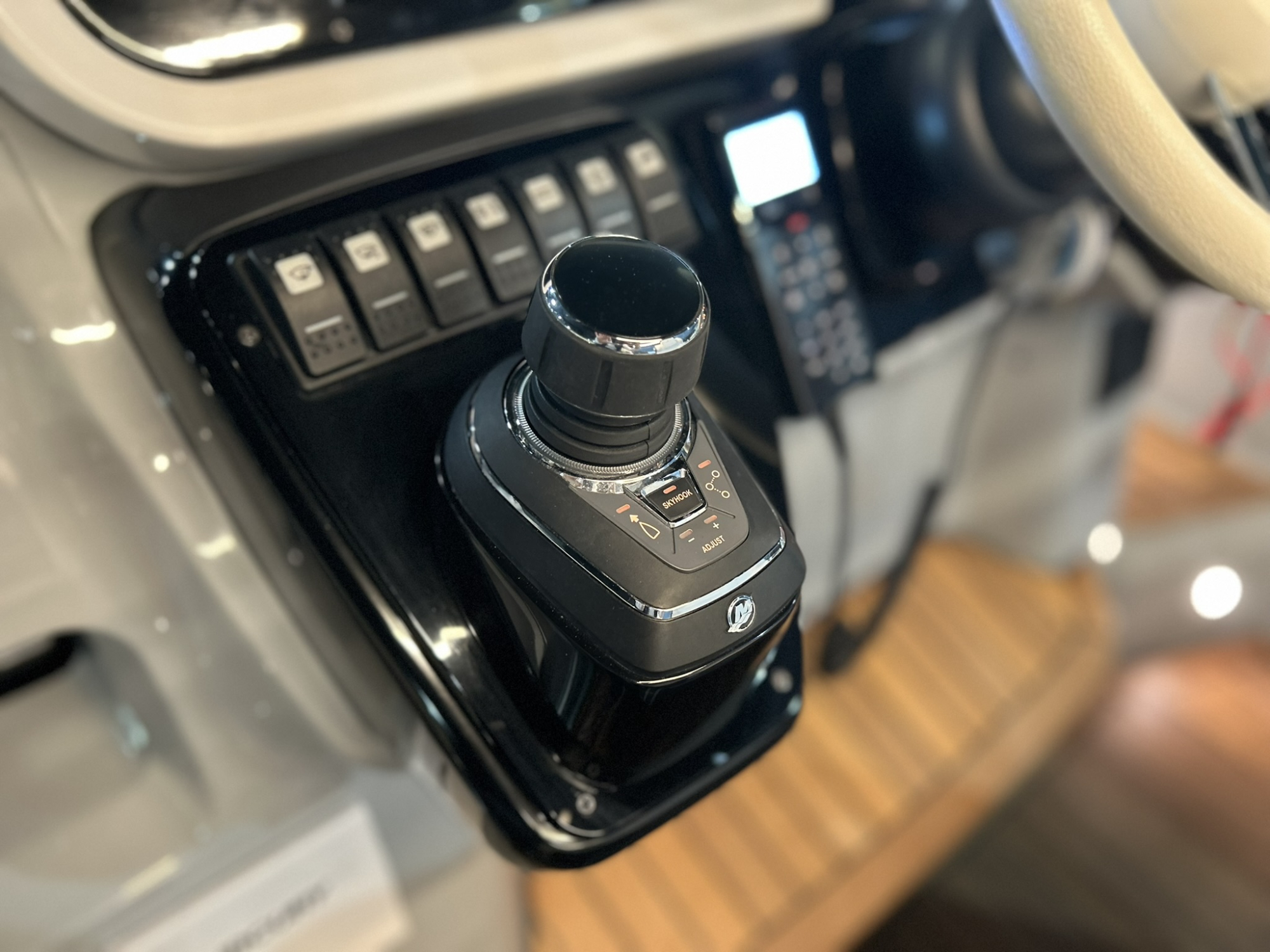 Invictus yachts Invictus 320 GT met 2 x Mercruiser 270 pk diesel van 2024!