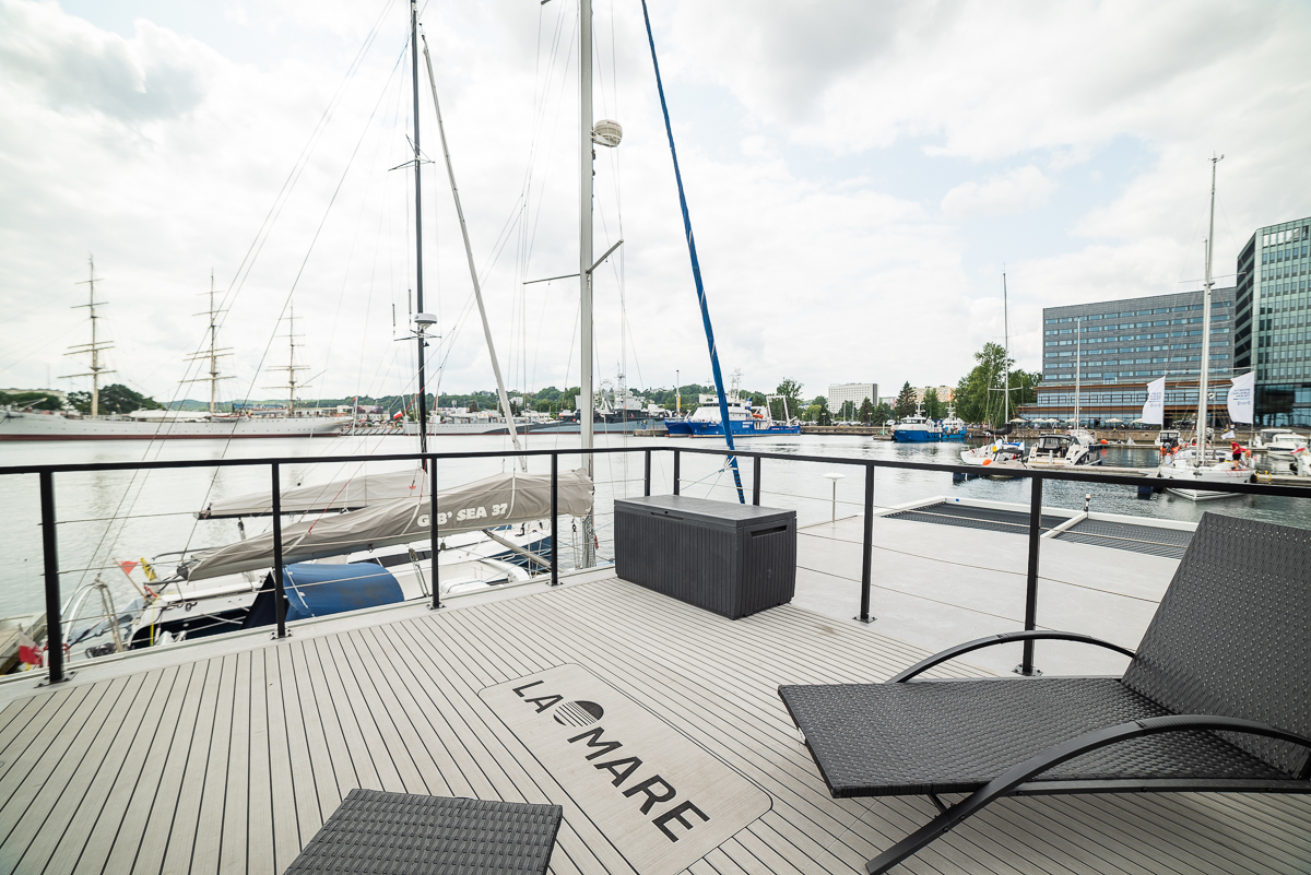 La Mare Houseboat Modern 12