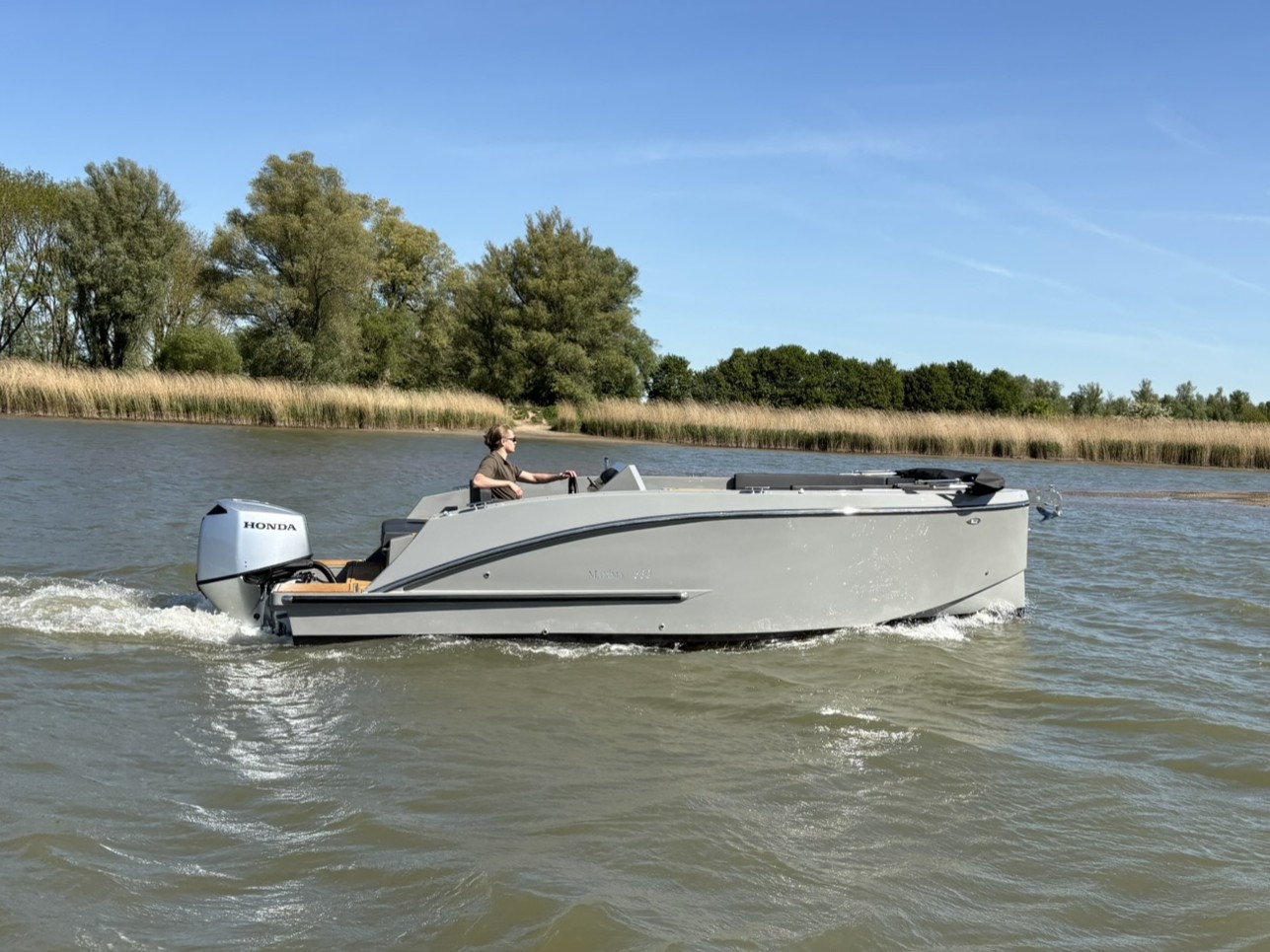 Maxima Boats 680 Sport Lounge
