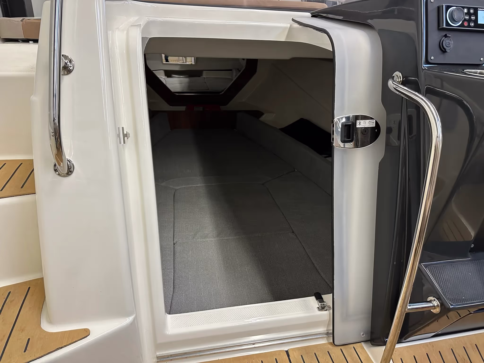Quicksilver 755 Sundeck