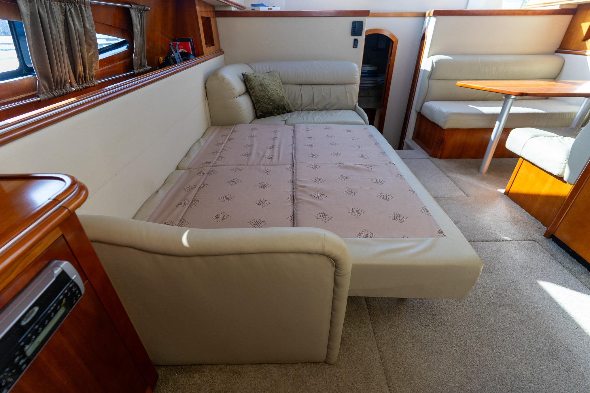 Cruisers Yachts 415 Express Motoryacht