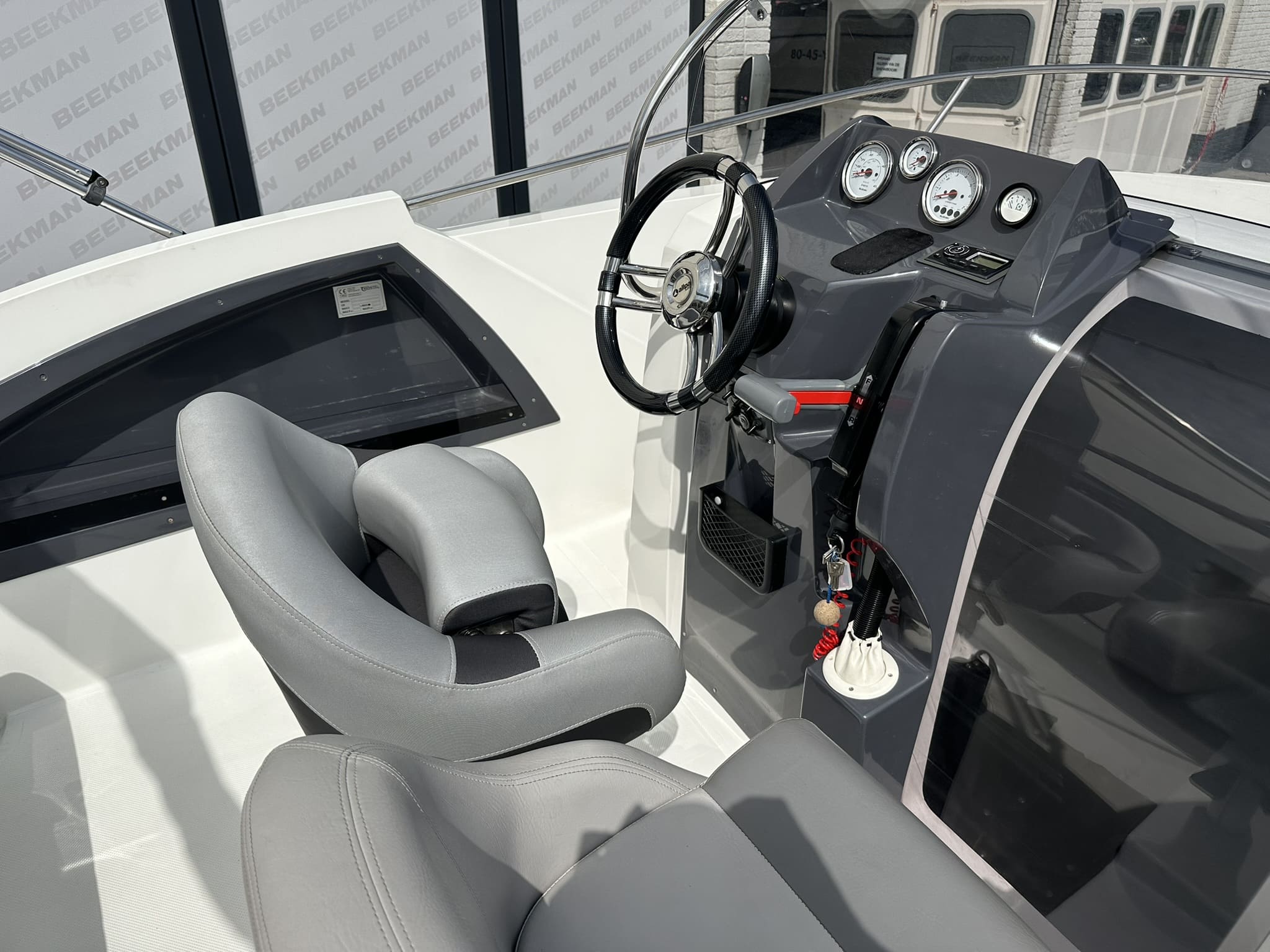 Trident 550 Open